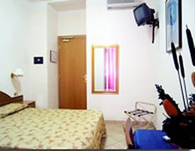 Resi Hotel 2*