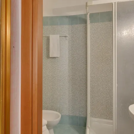 Resi Hotel 2*