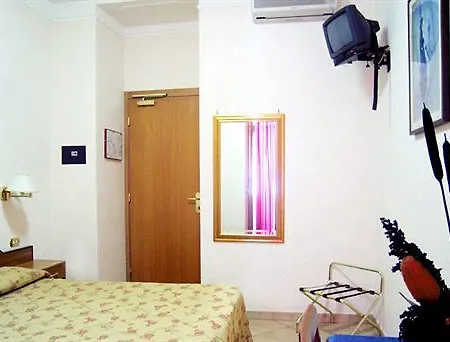 Resi Hotel 2*